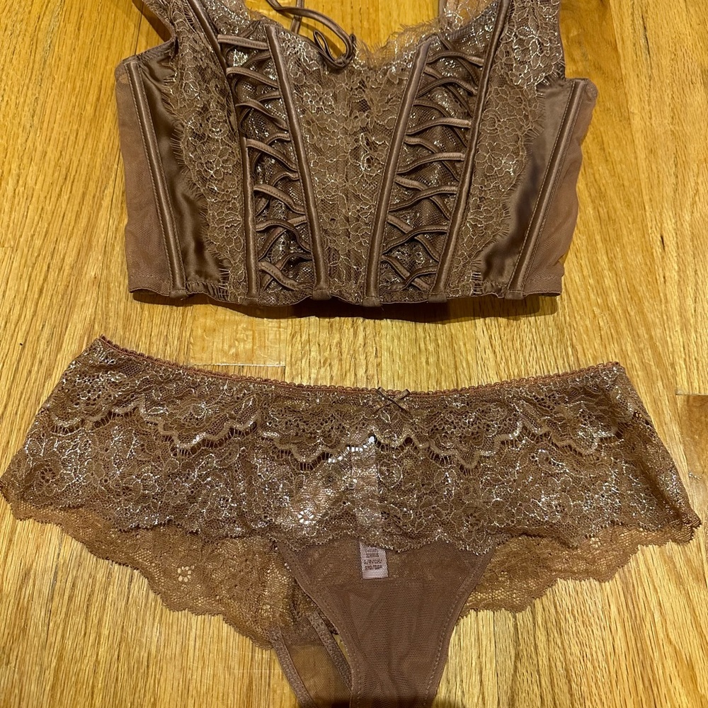 Victoria Secret - Picture 13 of 14